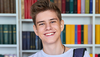 Praxis für Kieferorthopädie Dr. Karen Meyer - Lächelnder Junge Praxis für Kieferorthopädie Dr. Karen Meyer - Lächelnder Junge