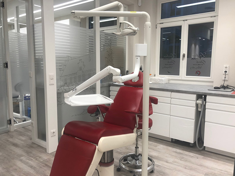 Praxis für Kieferorthopädie Dr. Karen Meyer - Praxisräume Praxis für Kieferorthopädie Dr. Karen Meyer - Praxisräume