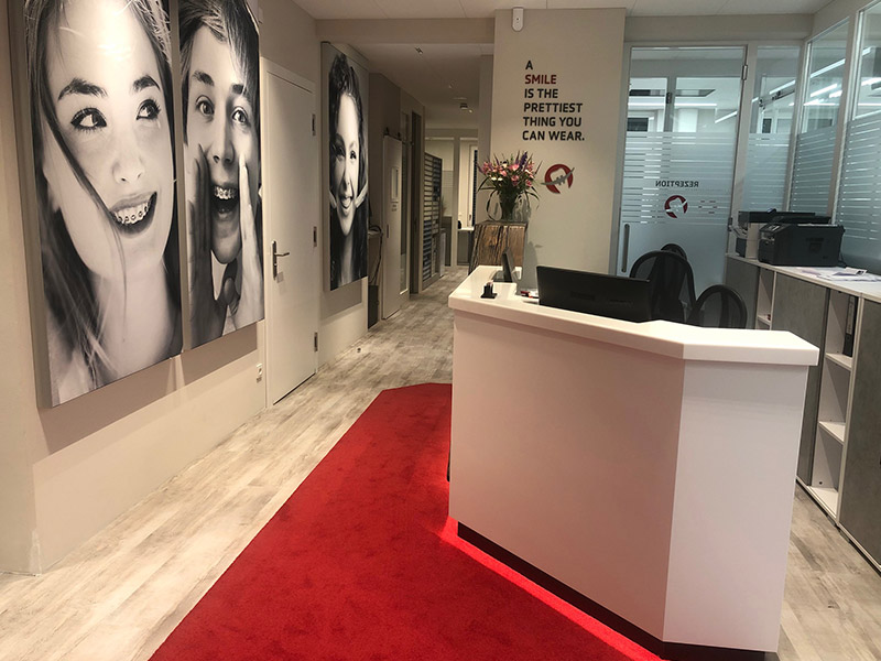 Praxis für Kieferorthopädie Dr. Karen Meyer - Praxisräume Praxis für Kieferorthopädie Dr. Karen Meyer - Praxisräume